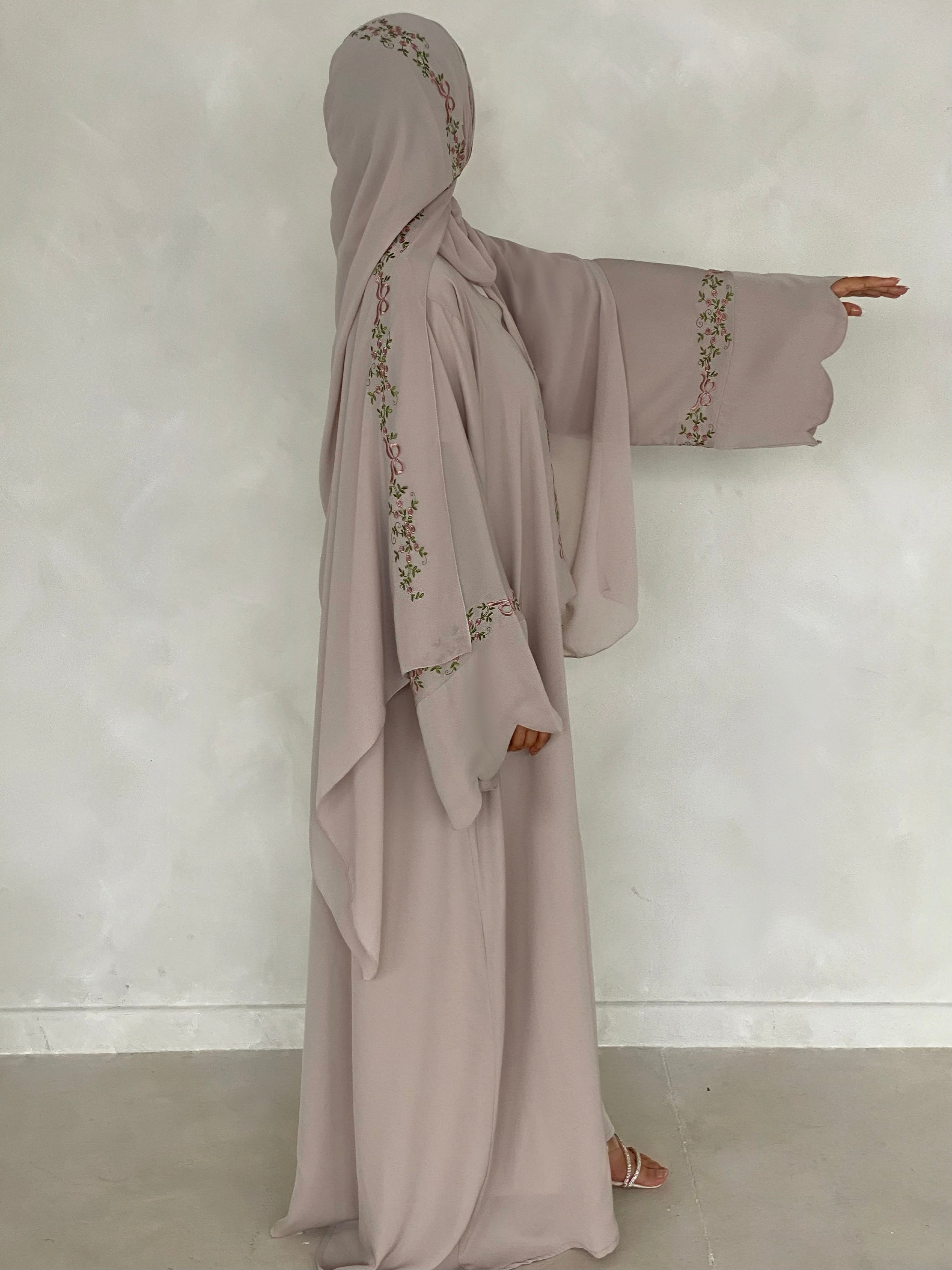 Rosette Abaya with Maxi Hijab-Greige