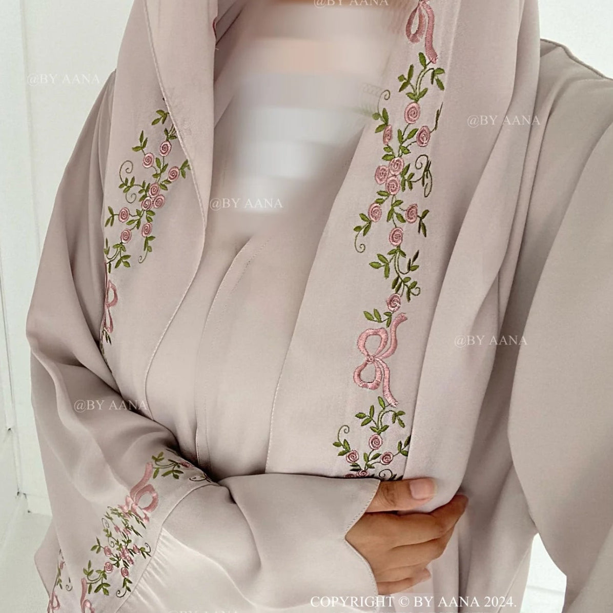 Rosette Abaya