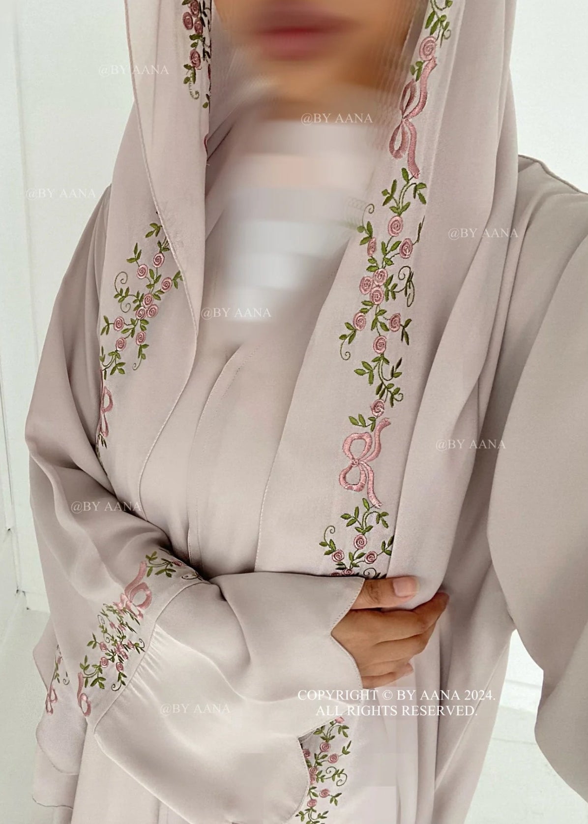 Rosette Abaya