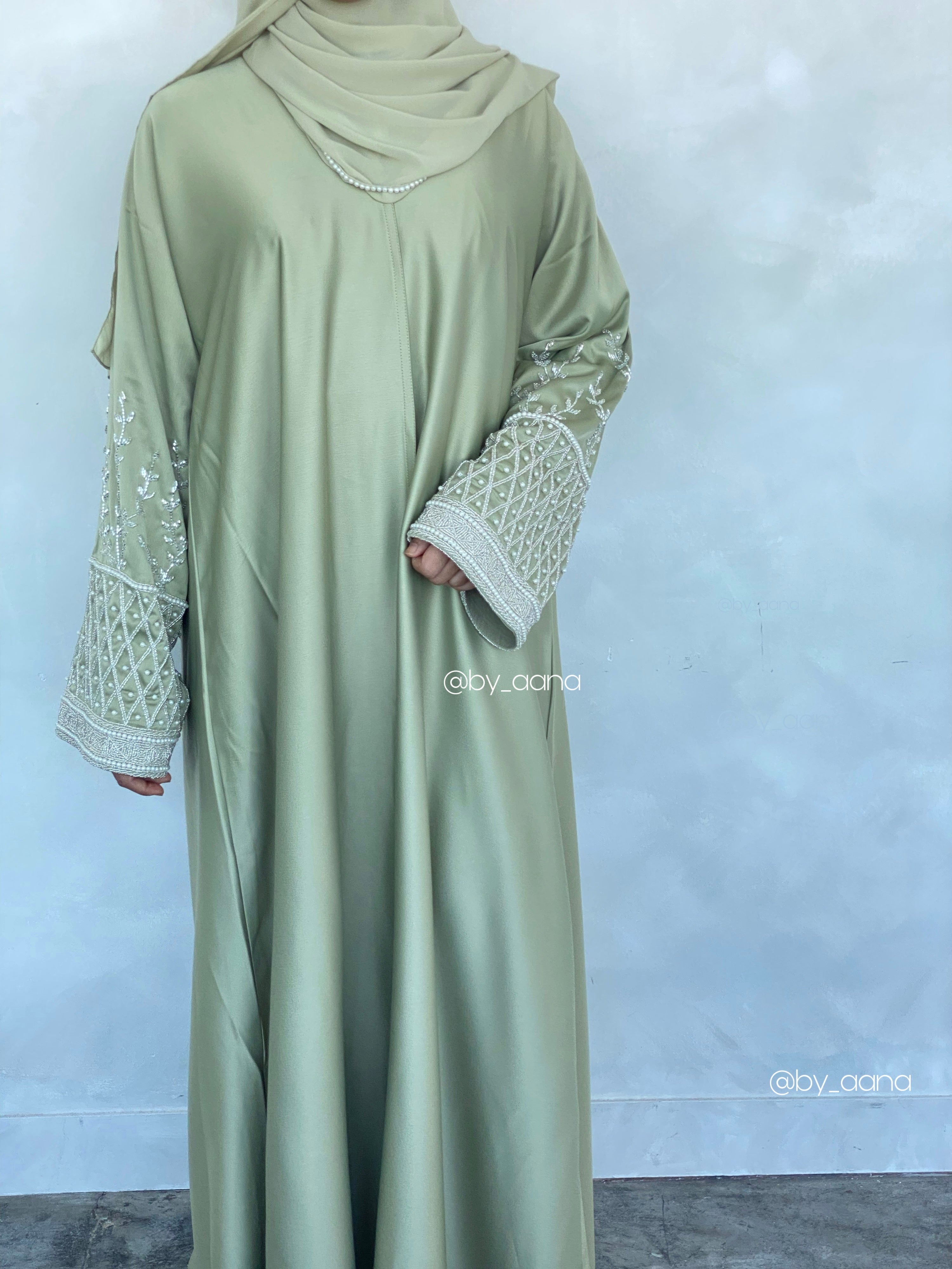 Lu’lu Open Abaya- Pistachio