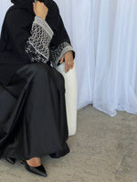 Load image into Gallery viewer, Lu’Lu Open Abaya- Black
