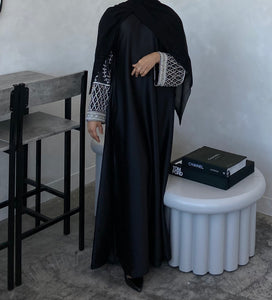 Lu’Lu Open Abaya- Black